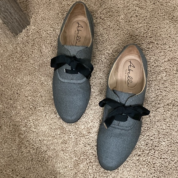 Chic Gray Lace-Up Flats, Oxfords, size 9 - Picture 2 of 6